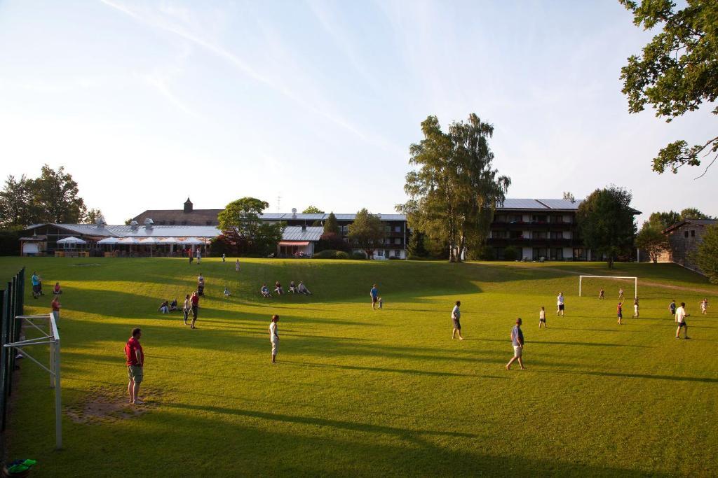 Haus Chiemgau - Kolping-Familienhotel Тайзендорф Екстериор снимка